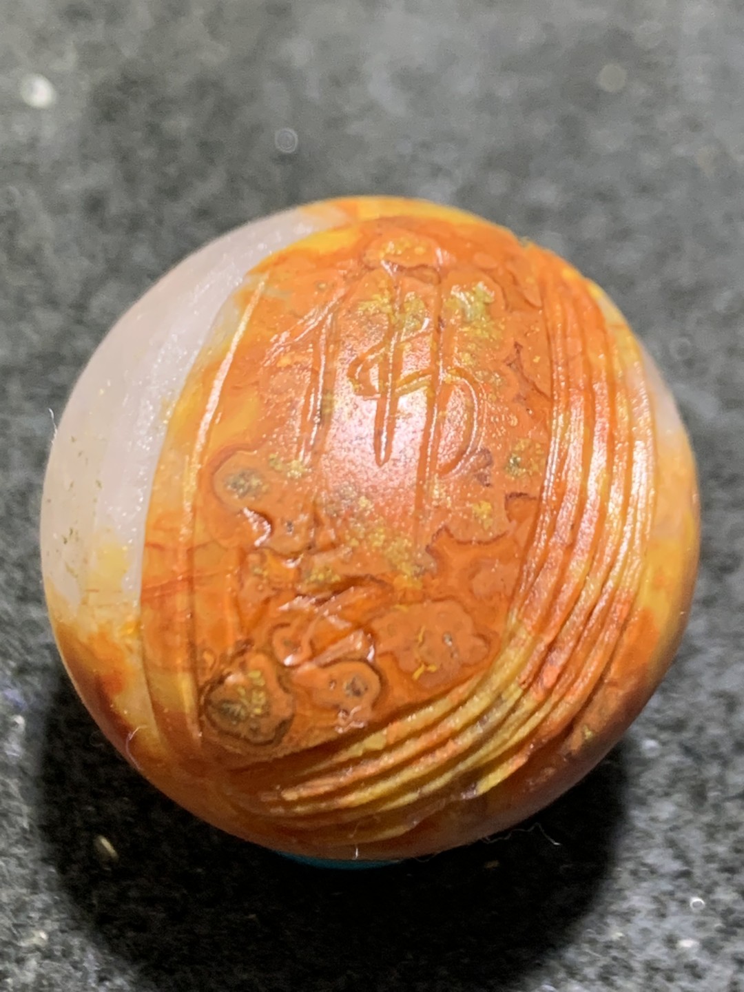 精美亚光冰飘草花纹战国红玛瑙手工雕刻佛法珠一个，寓意，佛法无边！