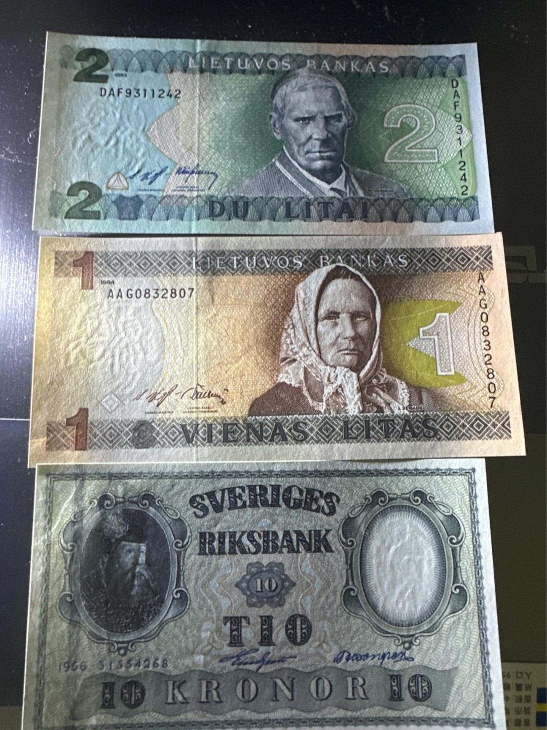 《外钞收藏家》第二百七十二期 瑞典10克朗+立陶宛1、2 共三张一起 全新