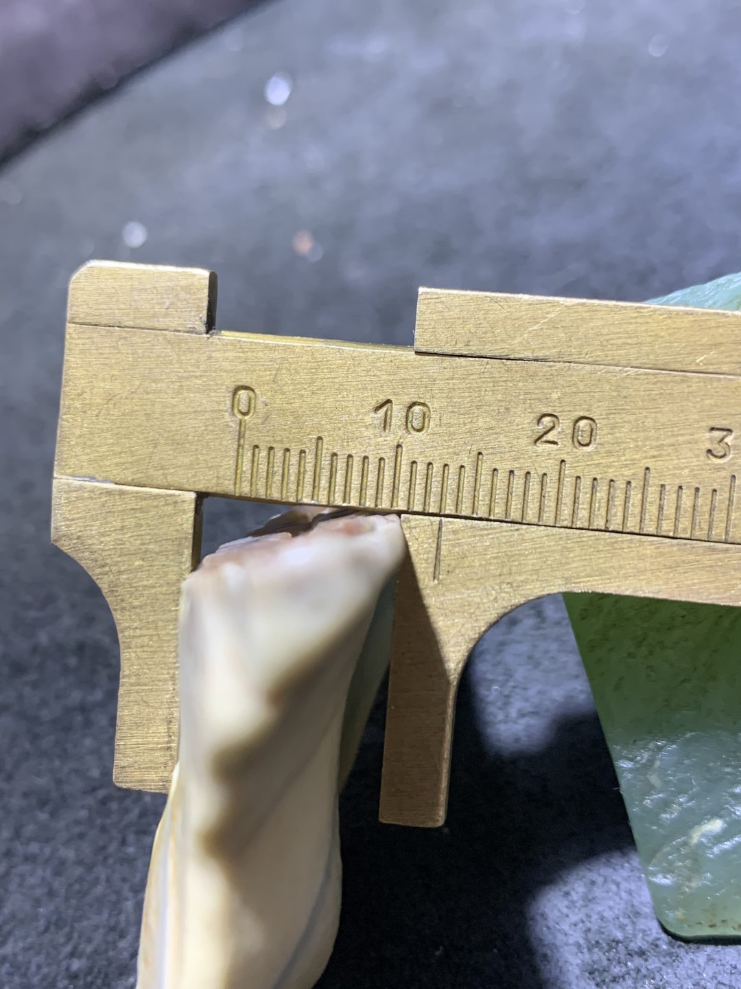 精美戈壁彩玉手工雕刻厚德载物把件（吊坠)一个