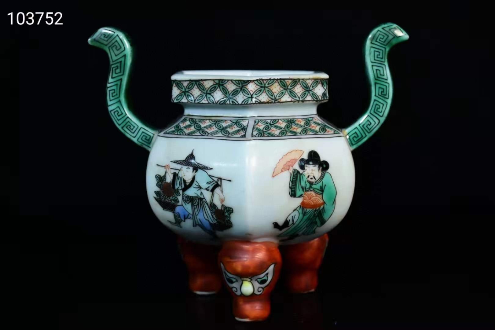 旧藏大清康熙五彩人物三足挂耳香炉，器型规整精致，造型独特，发色纯正，纯手绘画工，品相完美， 旧藏大清康熙五彩人物三足挂耳香炉，器型规整精致，造型独特，发色纯正，纯手绘画工，品相完美，