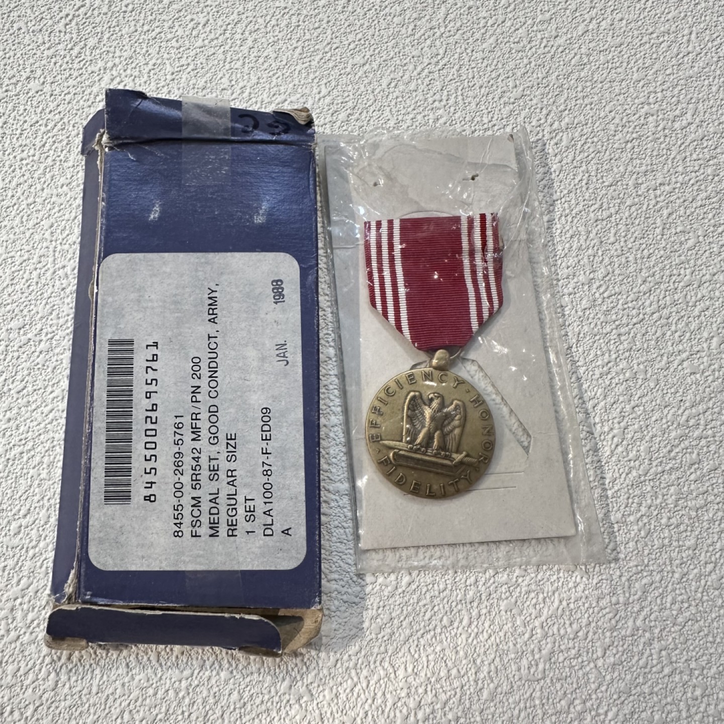 勋章奖章交易所6.3拍卖 美国陆军品德优良奖章