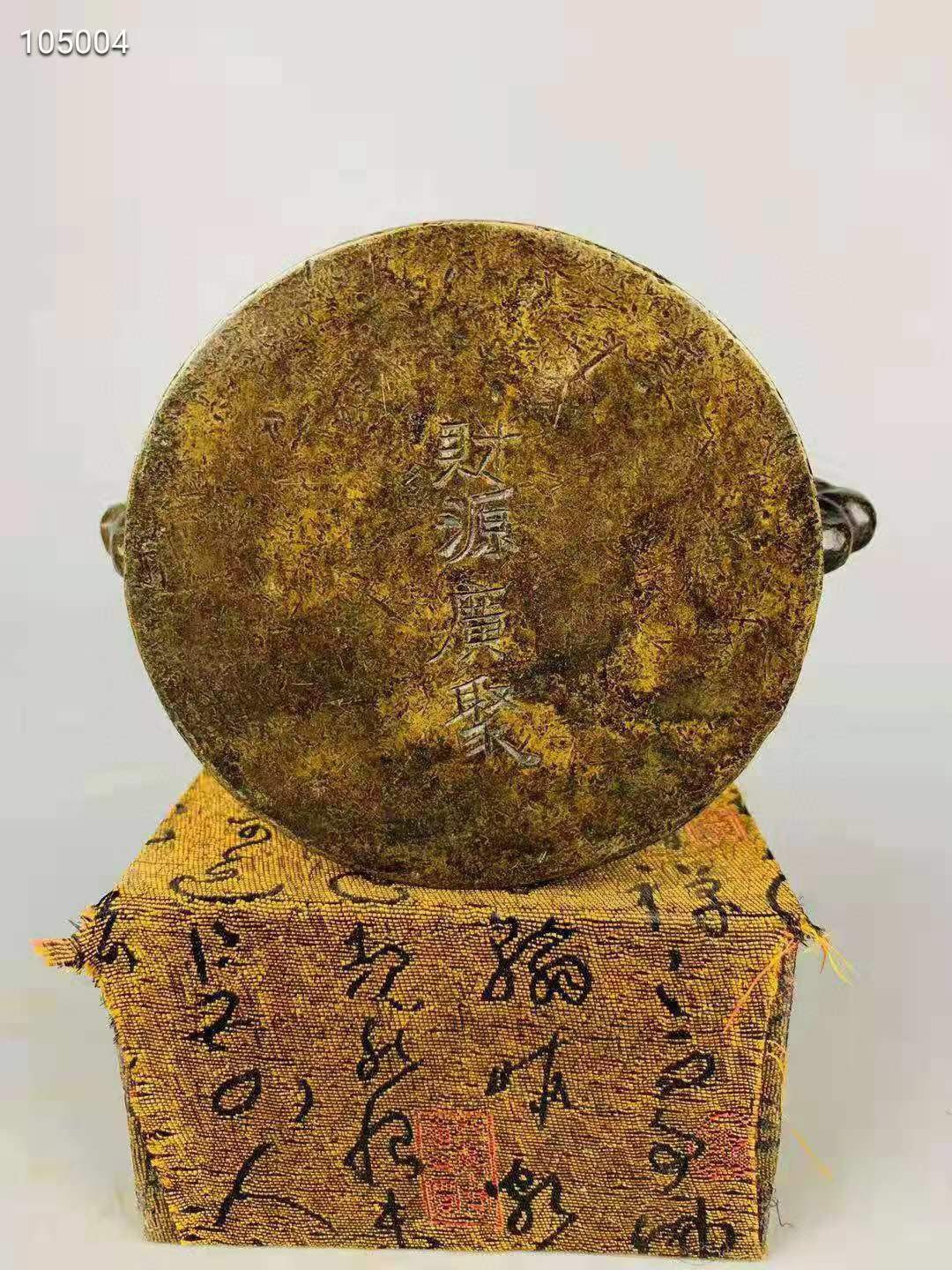 明代黄铜挂耳香炉。造型规整精致。包浆厚重。磨损自然。