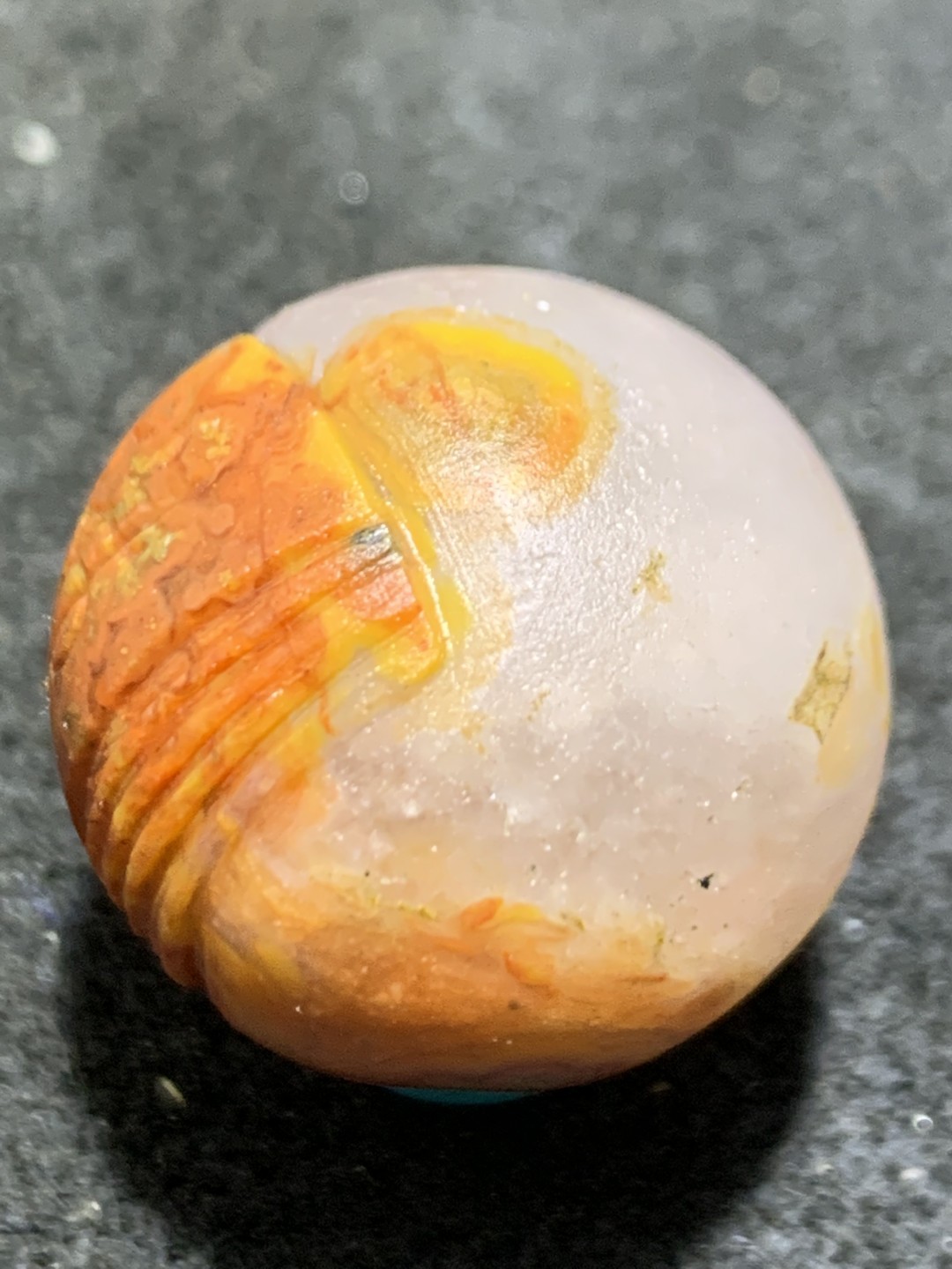 精美亚光冰飘草花纹战国红玛瑙手工雕刻佛法珠一个，寓意，佛法无边！