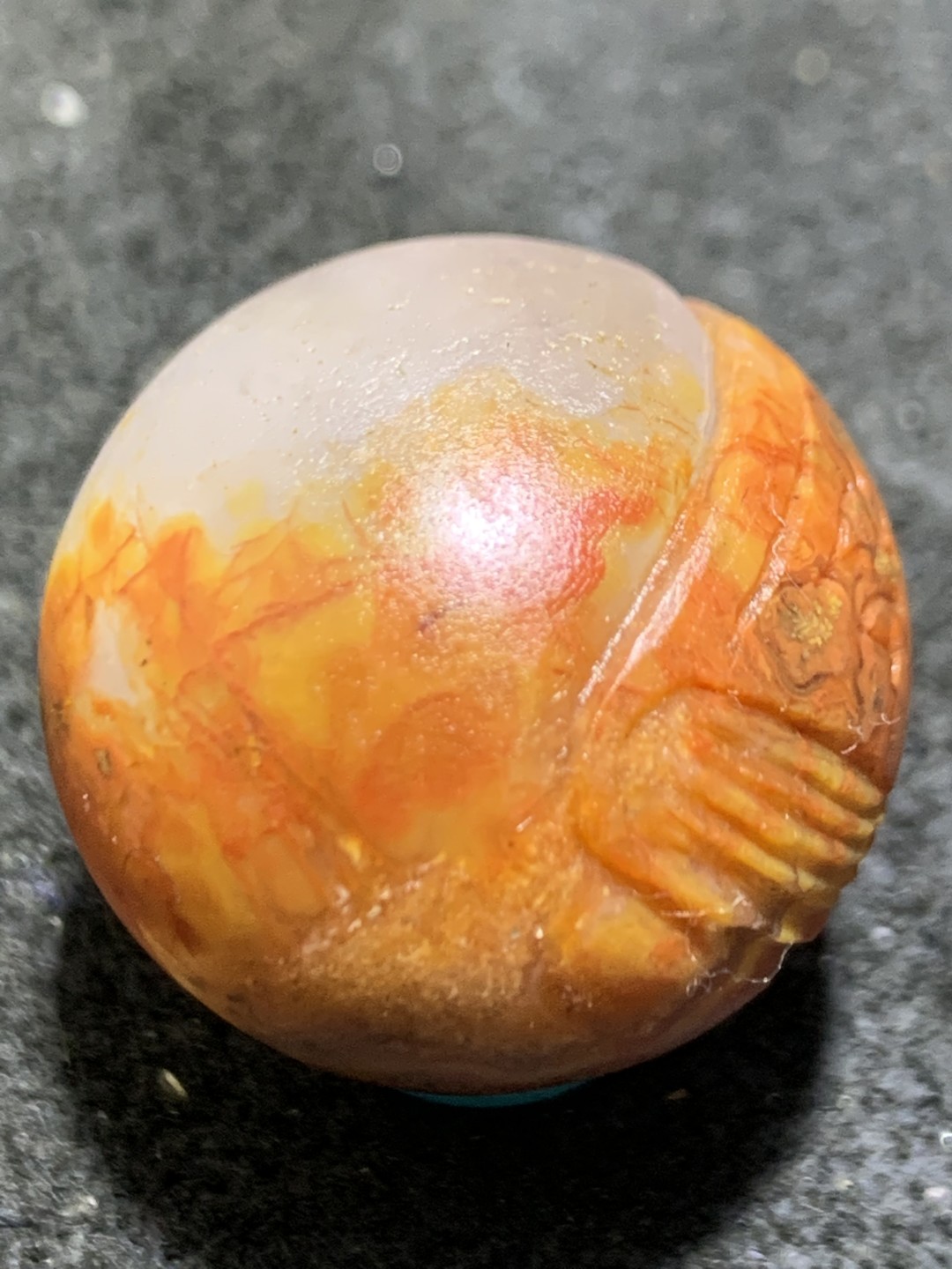 精美亚光冰飘草花纹战国红玛瑙手工雕刻佛法珠一个，寓意，佛法无边！