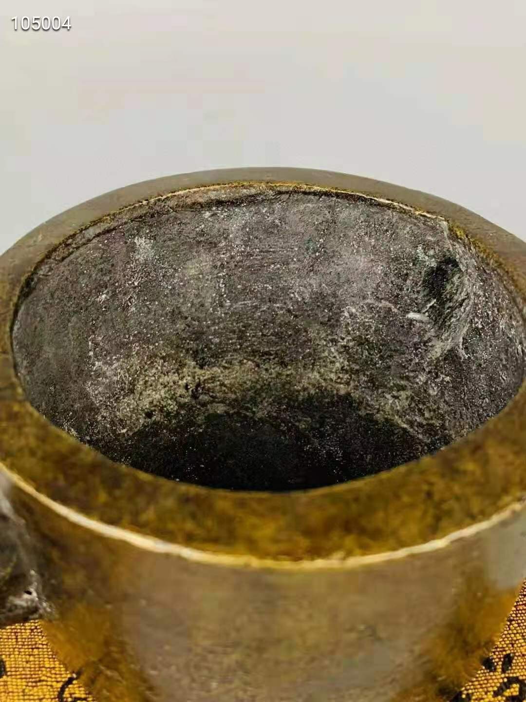 明代黄铜挂耳香炉。造型规整精致。包浆厚重。磨损自然。