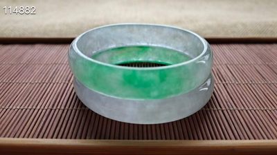 冰种飘花贵妃手镯一对，水头超好，超级完美 冰种飘花贵妃手镯一对，水头超好，超级完美