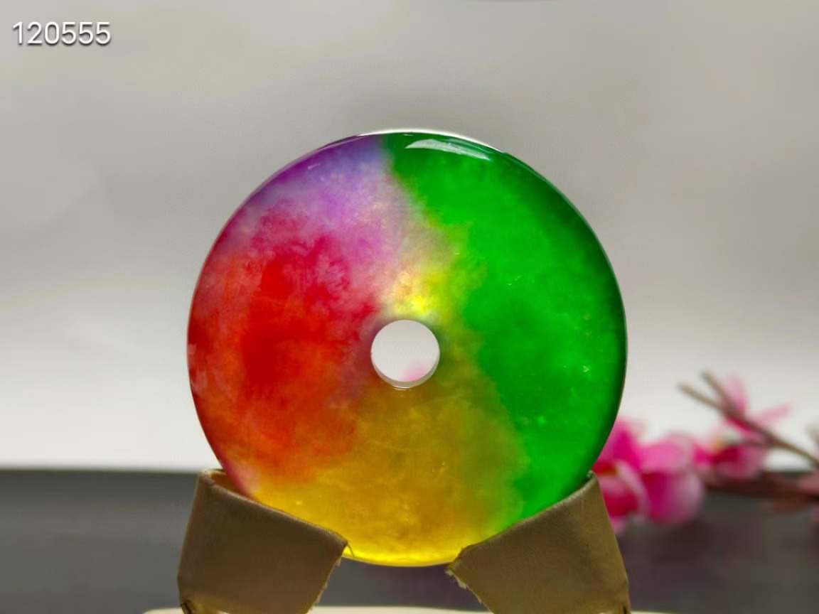 顶级龙石种多彩翡翠平安扣，整料雕刻，水头超好，超级完美，重79.5克