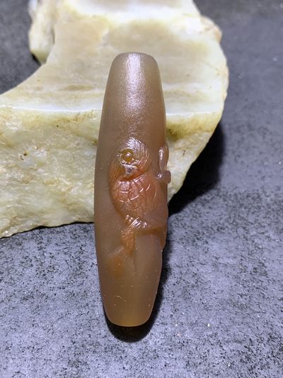 精美亚光高玉化巴西玛瑙手工雕刻鹦鹉大桶珠一个！寓意：英明神武 - 精美亚光高玉化巴西玛瑙手工雕刻鹦鹉大桶珠一个！寓意：英明神武