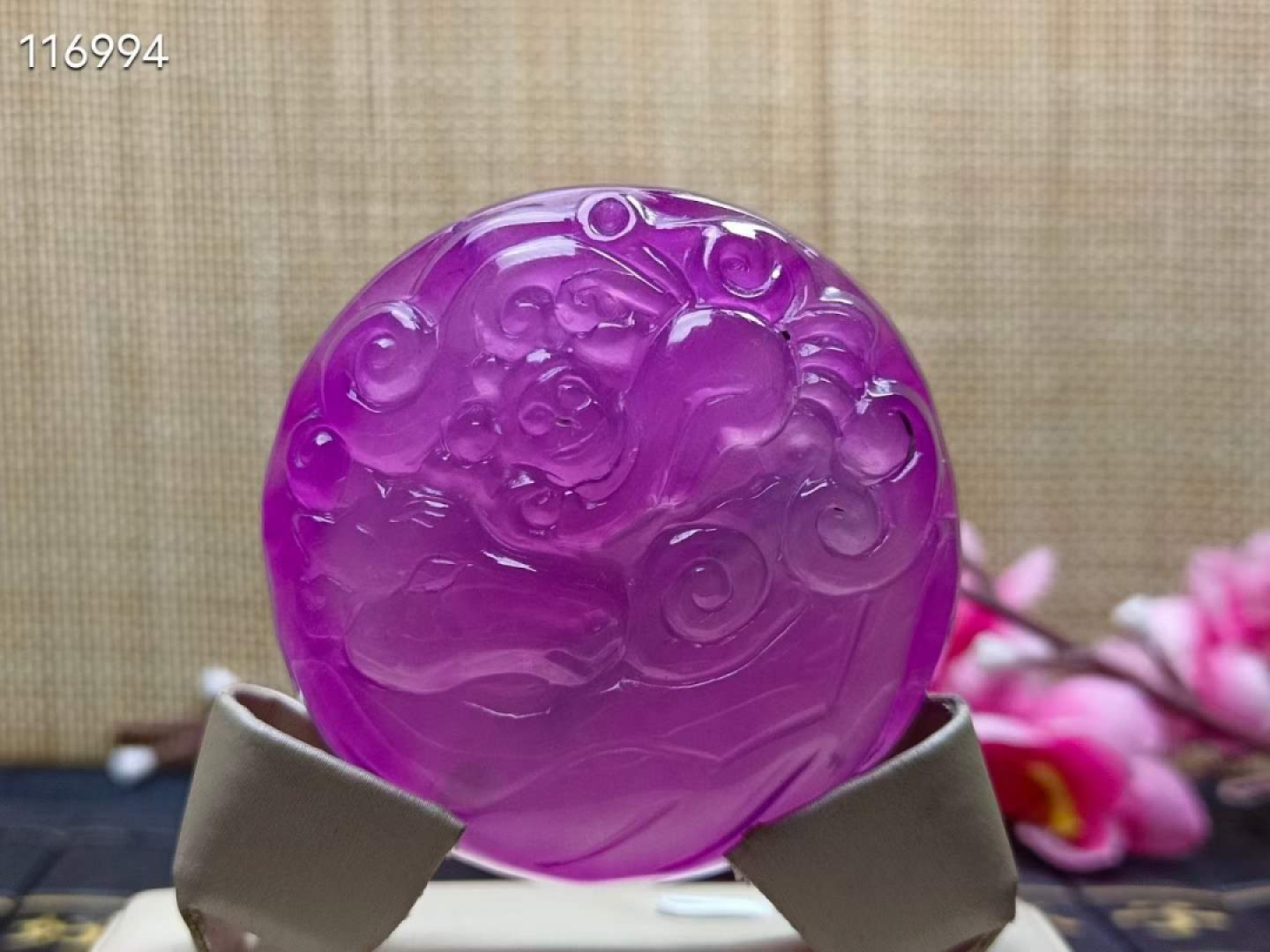 顶级龙石种紫罗兰翡翠挂件，整料雕刻，水头超好，超级完美