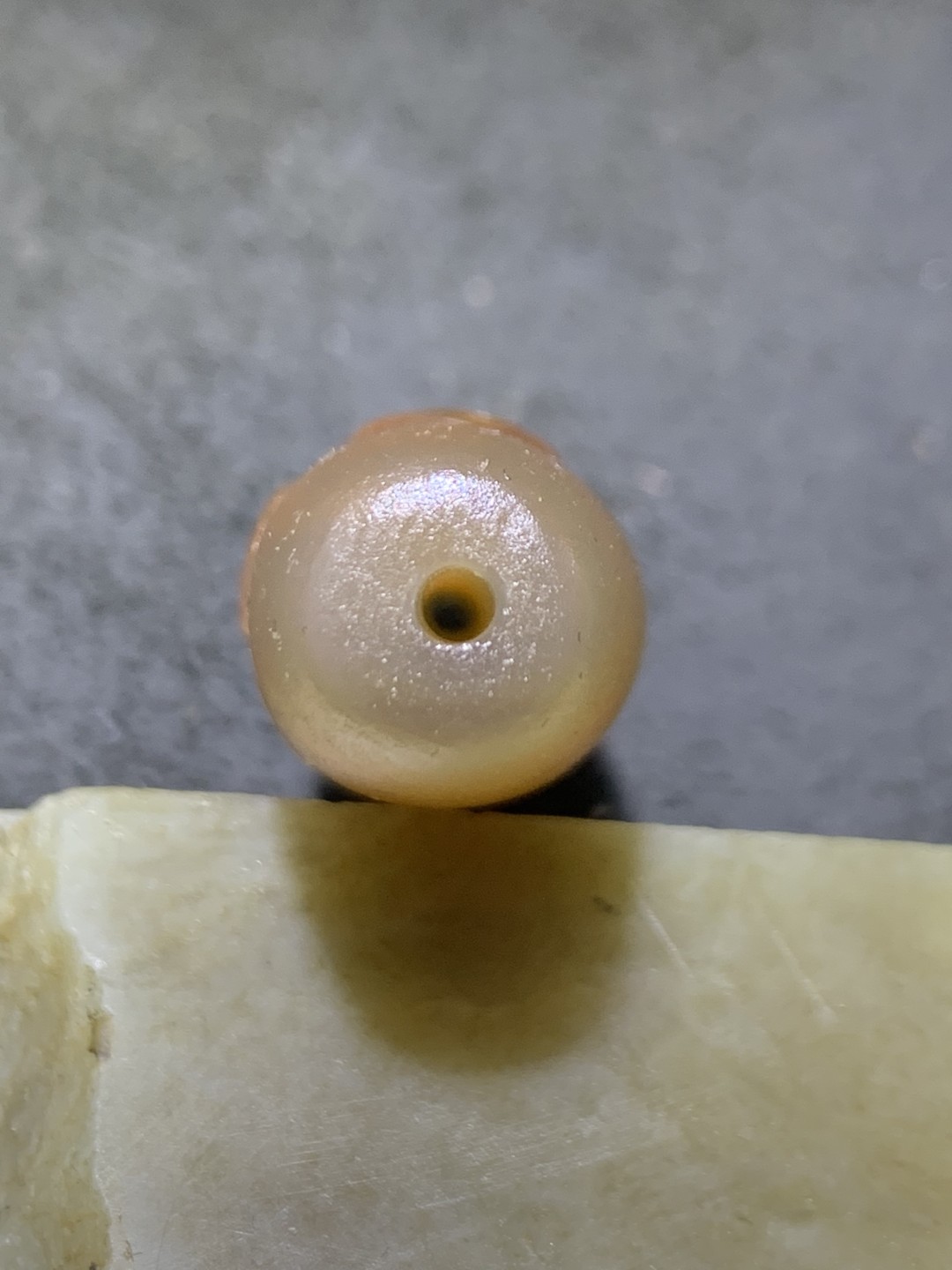 精美亚光高玉化巴西玛瑙手工雕刻鹦鹉大桶珠一个！寓意：英明神武