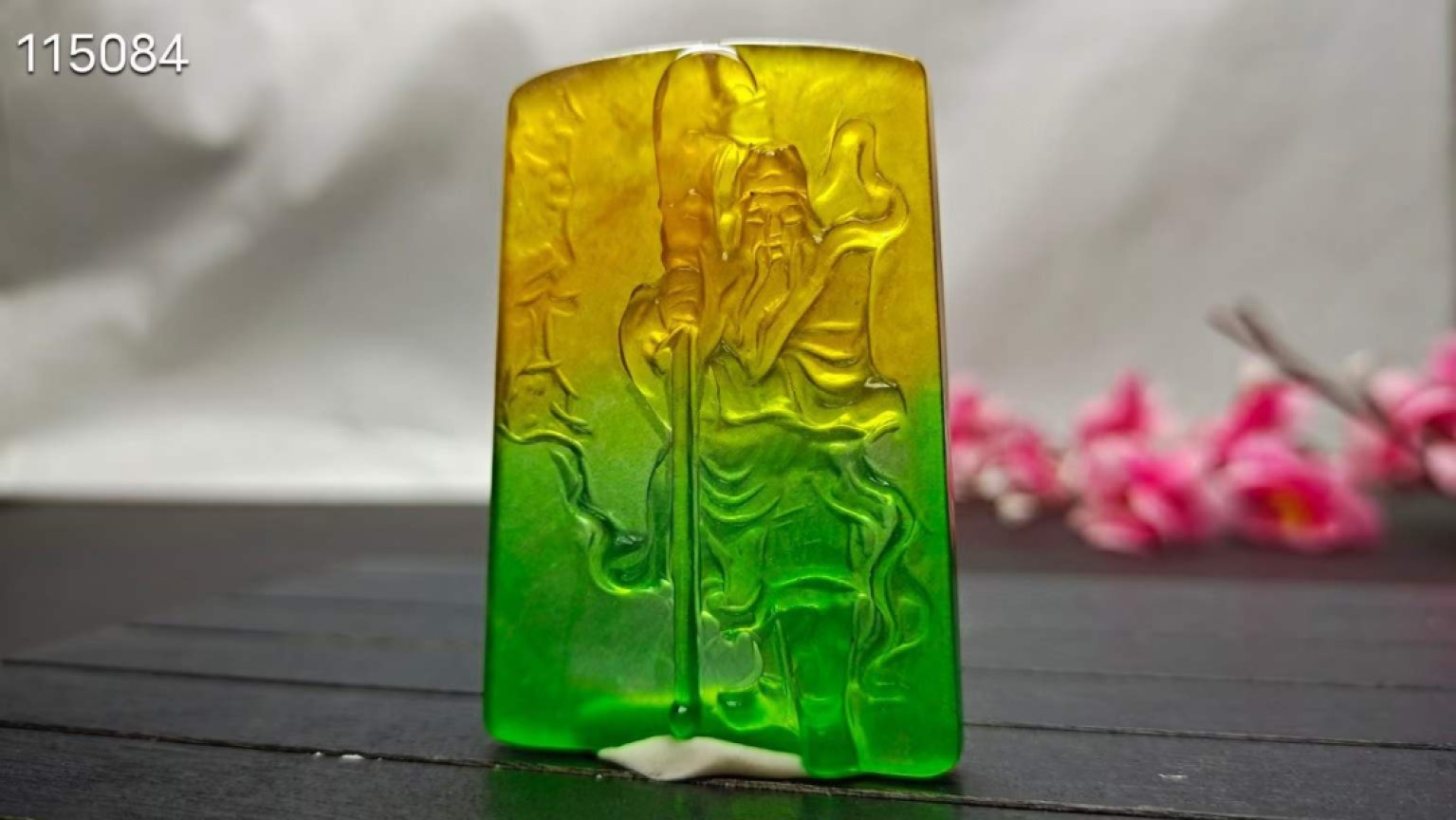 顶级龙石种多彩翡翠关公挂件，整料雕刻，水头超好，超级完美