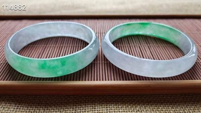 冰种飘花贵妃手镯一对，水头超好，超级完美 冰种飘花贵妃手镯一对，水头超好，超级完美