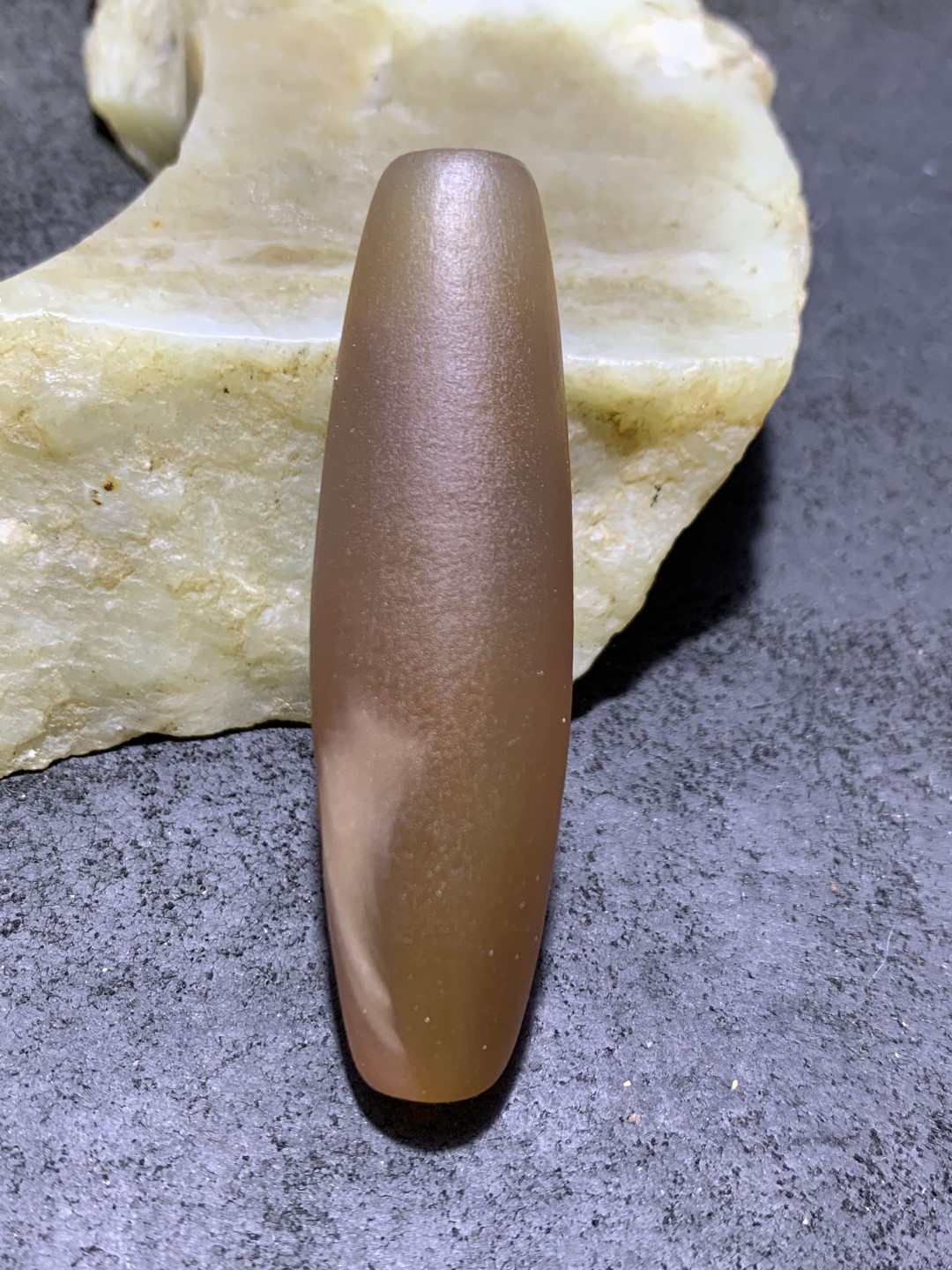 精美亚光高玉化巴西玛瑙手工雕刻鹦鹉大桶珠一个！寓意：英明神武