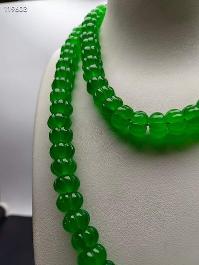 顶级龙石种祖母绿翡翠南瓜佛珠，水头超好，超级完美，重315.1克 顶级龙石种祖母绿翡翠南瓜佛珠，水头超好，超级完美，重315.1克