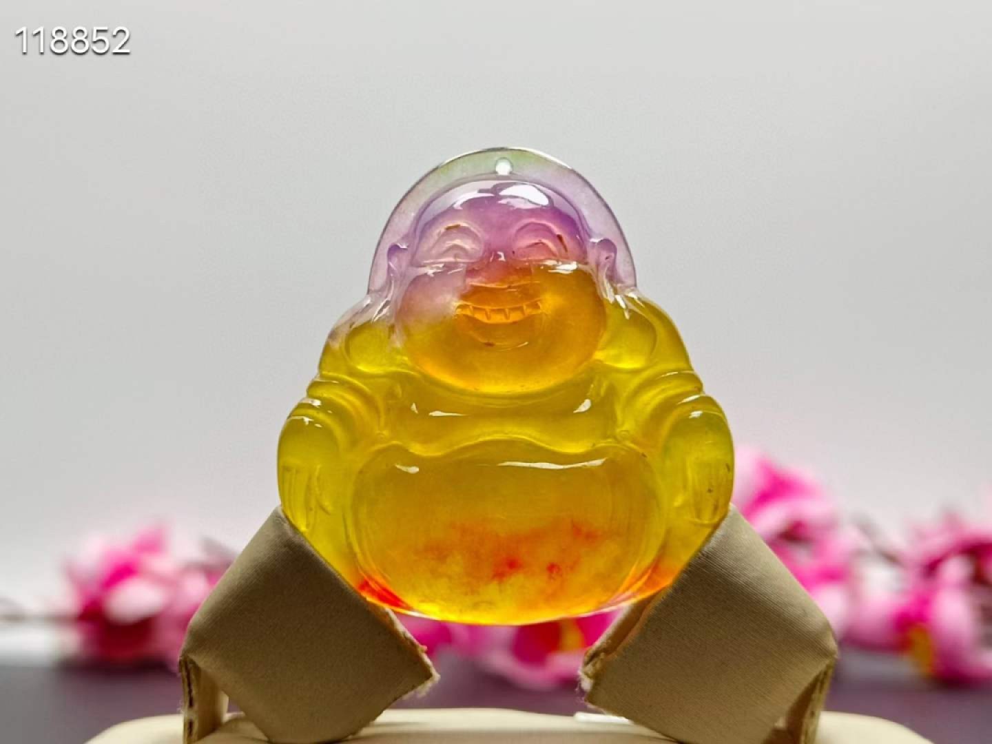 顶级龙石种超大超厚多彩翡翠弥勒佛挂件，整料雕刻，水头超好，超级完美，莹光感超强，重35.8克