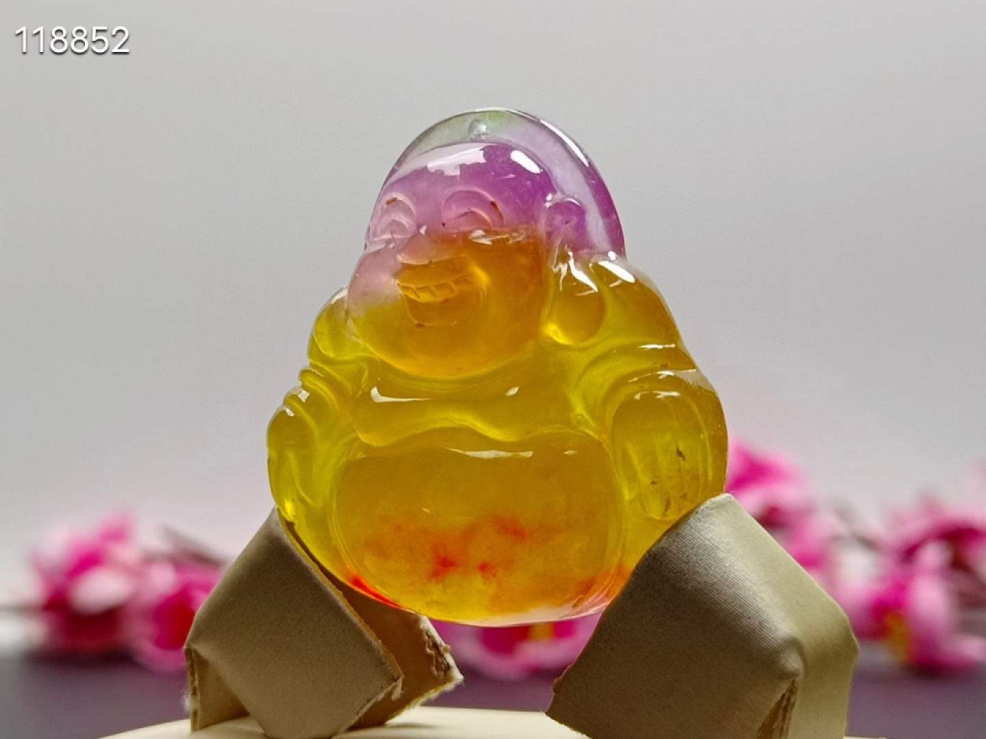 顶级龙石种超大超厚多彩翡翠弥勒佛挂件，整料雕刻，水头超好，超级完美，莹光感超强，重35.8克