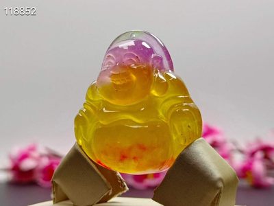 顶级龙石种超大超厚多彩翡翠弥勒佛挂件，整料雕刻，水头超好，超级完美，莹光感超强，重35.8克 顶级龙石种超大超厚多彩翡翠弥勒佛挂件，整料雕刻，水头超好，超级完美，莹光感超强，重35.8克