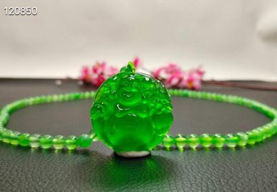 顶级龙石种帝王绿翡翠弥勒佛项链，整料雕刻，水头超好，超级完美，重100克 顶级龙石种帝王绿翡翠弥勒佛项链，整料雕刻，水头超好，超级完美，重100克