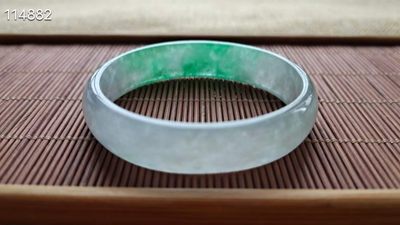 冰种飘花贵妃手镯一对，水头超好，超级完美 冰种飘花贵妃手镯一对，水头超好，超级完美