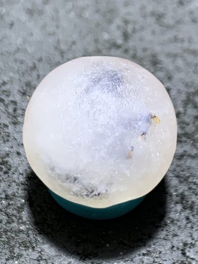 精美冰飘亚光战国红玛瑙手工俏色巧雕鱼钱币随形圆珠一个， 精美冰飘亚光战国红玛瑙手工俏色巧雕鱼钱币随形圆珠一个，