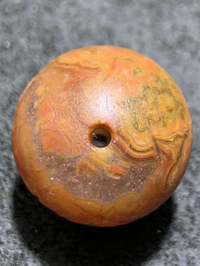 精美亚光冰飘战国红玛瑙手工俏色巧雕西出东土，一心向佛意境珠一颗！ 精美亚光冰飘战国红玛瑙手工俏色巧雕西出东土，一心向佛意境珠一颗！