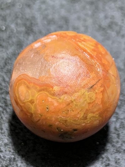 精美亚光冰飘战国红玛瑙手工俏色巧雕西出东土，一心向佛意境珠一颗！ 精美亚光冰飘战国红玛瑙手工俏色巧雕西出东土，一心向佛意境珠一颗！