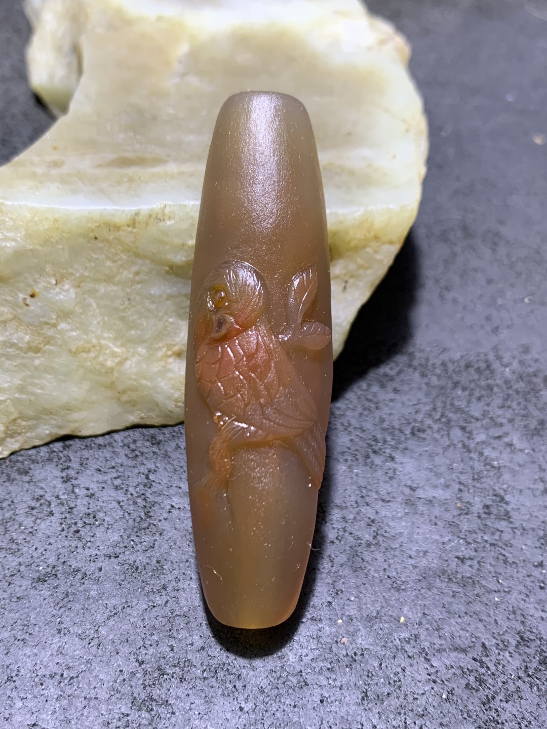 精美亚光高玉化巴西玛瑙手工雕刻鹦鹉大桶珠一个！寓意：英明神武
