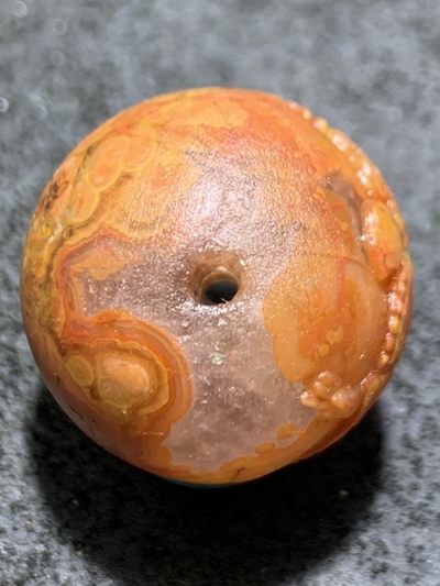 精美亚光冰飘战国红玛瑙手工俏色巧雕西出东土，一心向佛意境珠一颗！ 精美亚光冰飘战国红玛瑙手工俏色巧雕西出东土，一心向佛意境珠一颗！