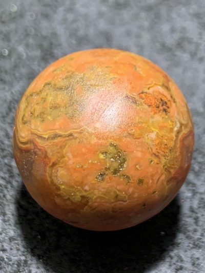 精美亚光冰飘战国红玛瑙手工俏色巧雕西出东土，一心向佛意境珠一颗！ 精美亚光冰飘战国红玛瑙手工俏色巧雕西出东土，一心向佛意境珠一颗！