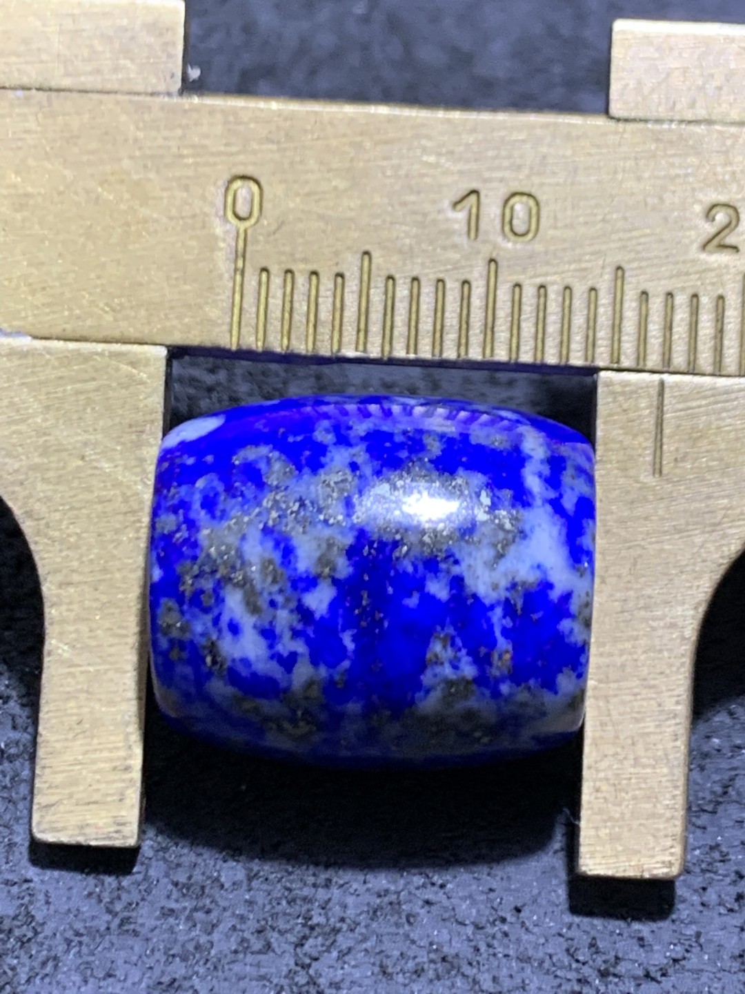精美阿富汗老矿青金石大桶珠一颗，