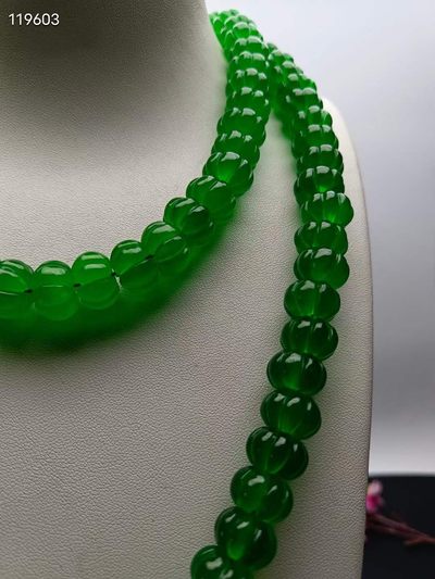 顶级龙石种祖母绿翡翠南瓜佛珠，水头超好，超级完美，重315.1克 顶级龙石种祖母绿翡翠南瓜佛珠，水头超好，超级完美，重315.1克