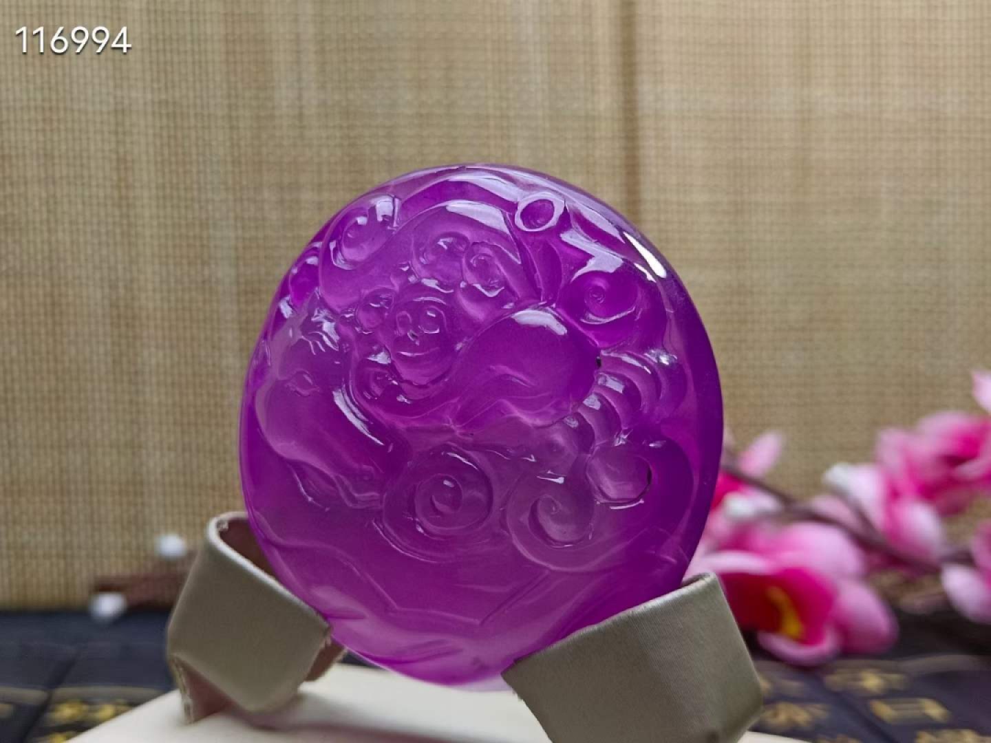 顶级龙石种紫罗兰翡翠挂件，整料雕刻，水头超好，超级完美