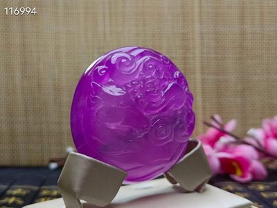 顶级龙石种紫罗兰翡翠挂件，整料雕刻，水头超好，超级完美 顶级龙石种紫罗兰翡翠挂件，整料雕刻，水头超好，超级完美