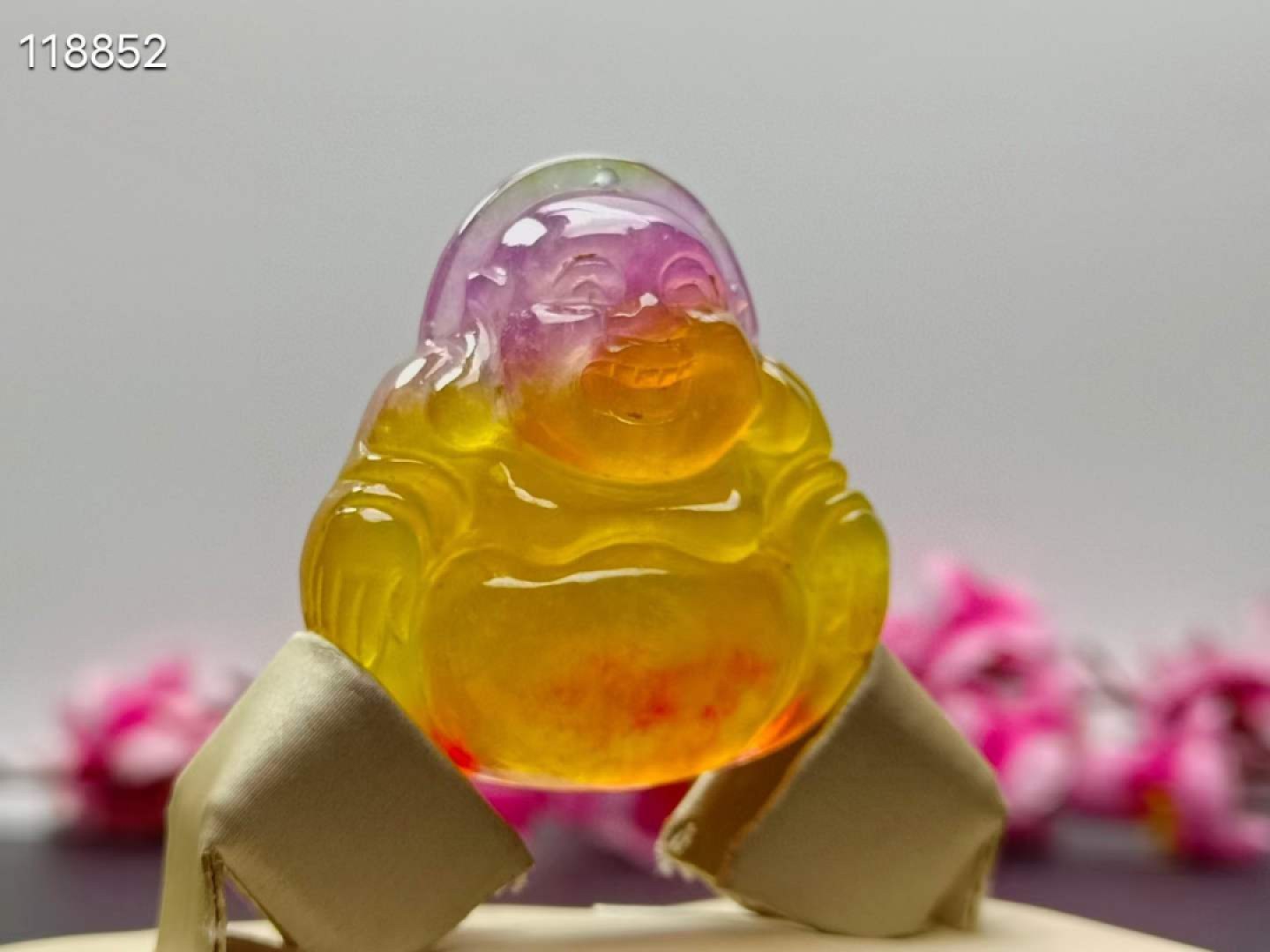顶级龙石种超大超厚多彩翡翠弥勒佛挂件，整料雕刻，水头超好，超级完美，莹光感超强，重35.8克