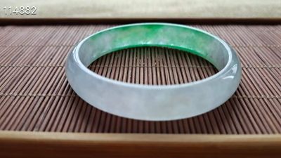 冰种飘花贵妃手镯一对，水头超好，超级完美 冰种飘花贵妃手镯一对，水头超好，超级完美