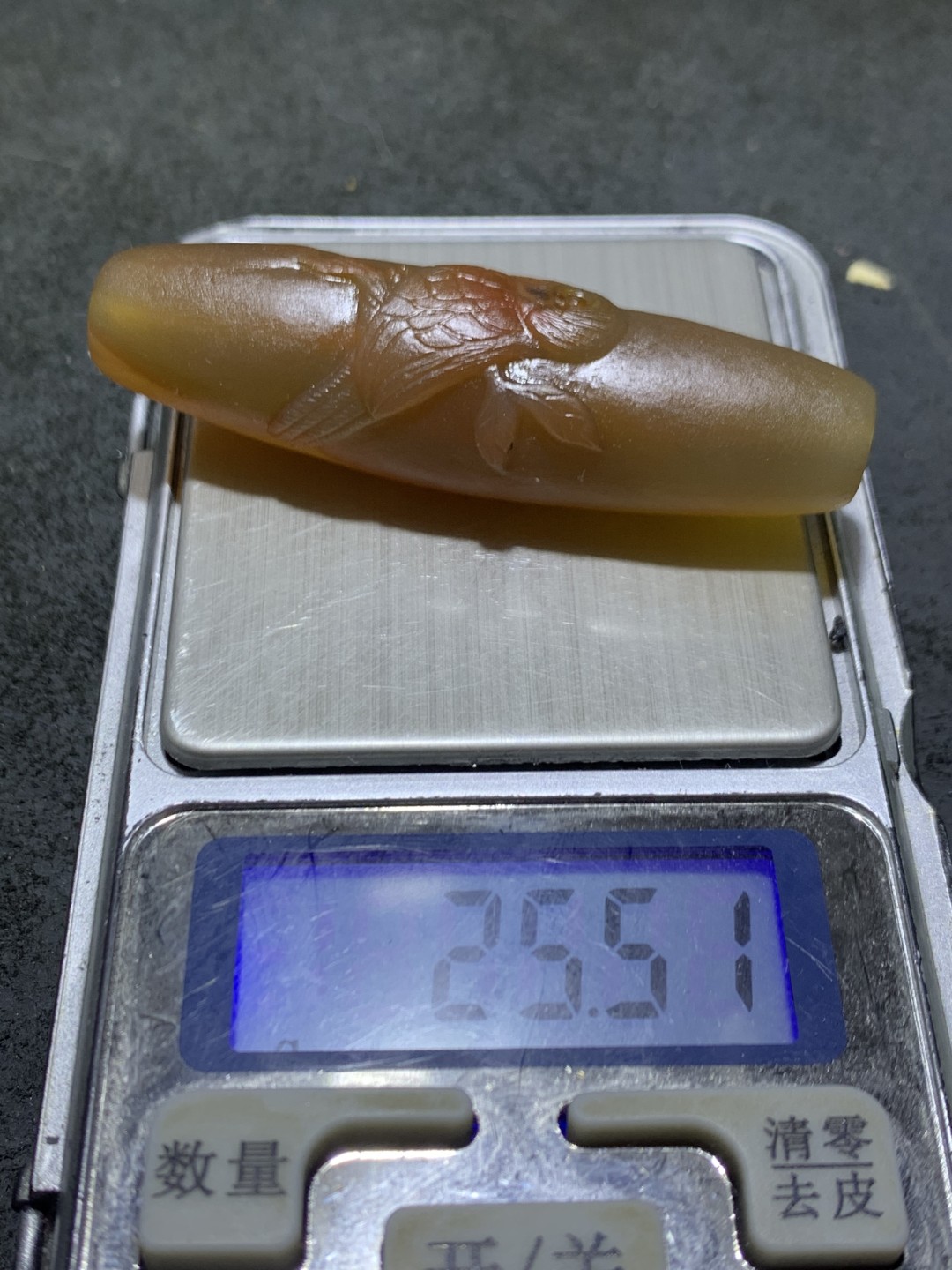 精美亚光高玉化巴西玛瑙手工雕刻鹦鹉大桶珠一个！寓意：英明神武