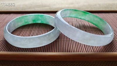 冰种飘花贵妃手镯一对，水头超好，超级完美 冰种飘花贵妃手镯一对，水头超好，超级完美