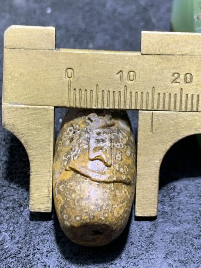 精美亚光战国红玛瑙手工雕刻道字随形桶珠一颗！ 精美亚光战国红玛瑙手工雕刻道字随形桶珠一颗！