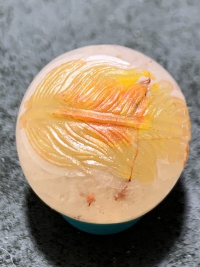 精美亚光高玉化冰飘天眼纹战国红玛瑙手工雕刻羽毛珠一颗！ - 精美亚光高玉化冰飘天眼纹战国红玛瑙手工雕刻羽毛珠一颗！