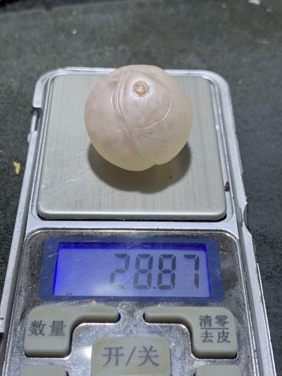 精美冰飘糖心料亚光战国红玛瑙手工俏色巧雕龙鱼随形珠一个， 精美冰飘糖心料亚光战国红玛瑙手工俏色巧雕龙鱼随形珠一个，