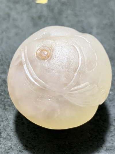 精美冰飘糖心料亚光战国红玛瑙手工俏色巧雕龙鱼随形珠一个， - 精美冰飘糖心料亚光战国红玛瑙手工俏色巧雕龙鱼随形珠一个，
