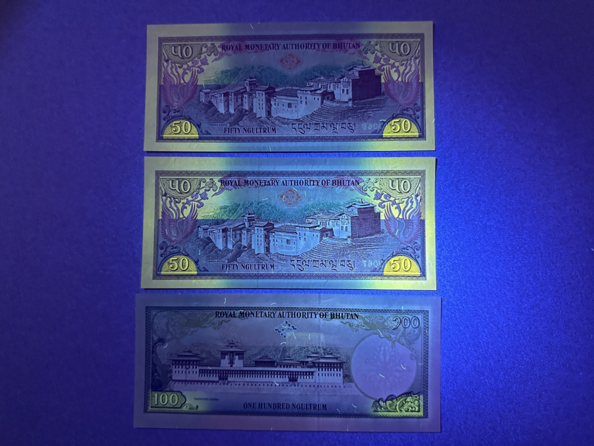 《张总收藏》104期—外币精品 不丹50、50、100元3张 UNC 2000年