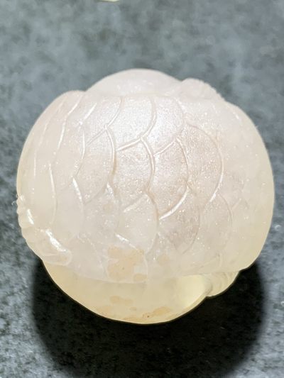 精美冰飘糖心料亚光战国红玛瑙手工俏色巧雕龙鱼随形珠一个， 精美冰飘糖心料亚光战国红玛瑙手工俏色巧雕龙鱼随形珠一个，