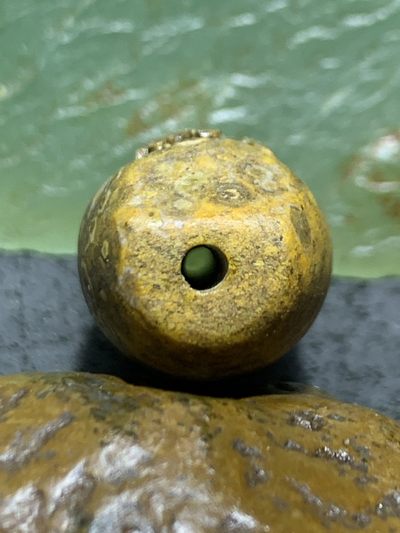 精美亚光战国红玛瑙手工雕刻道字随形桶珠一颗！ 精美亚光战国红玛瑙手工雕刻道字随形桶珠一颗！