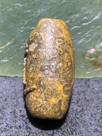 精美亚光战国红玛瑙手工雕刻道字随形桶珠一颗！ 精美亚光战国红玛瑙手工雕刻道字随形桶珠一颗！