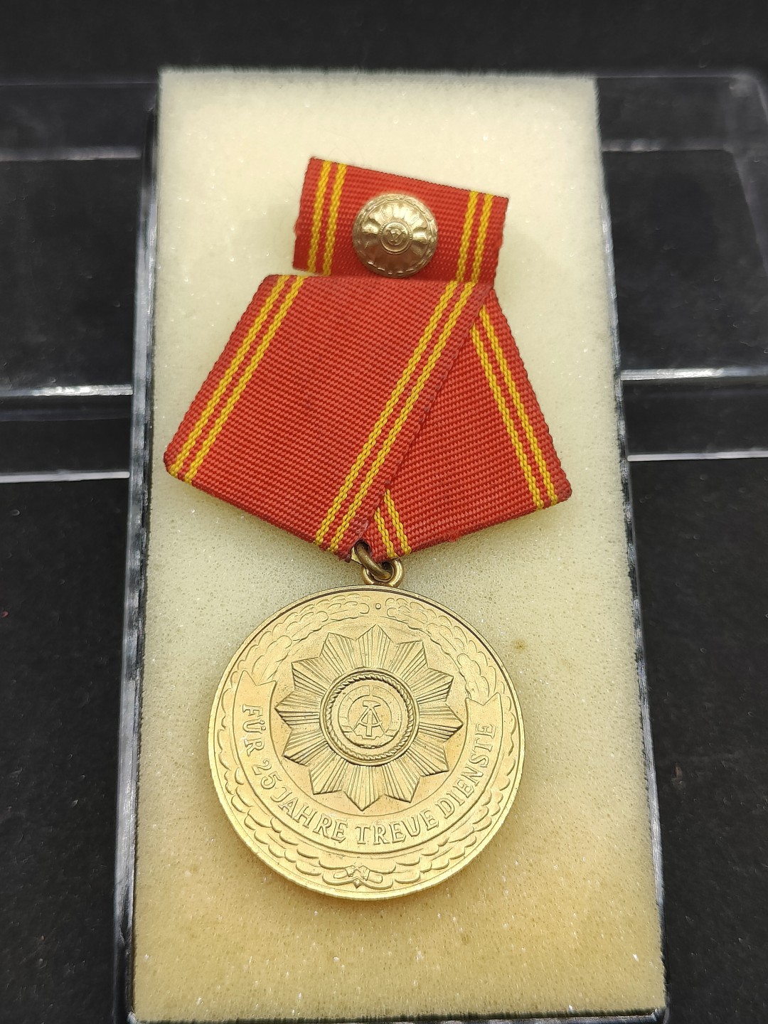 全场0元起拍 第62期 咸鱼国勋章拍卖专场 6月7日（周三）下午6：00开始 内务部军事忠诚服役二十五周年奖章 带盒略