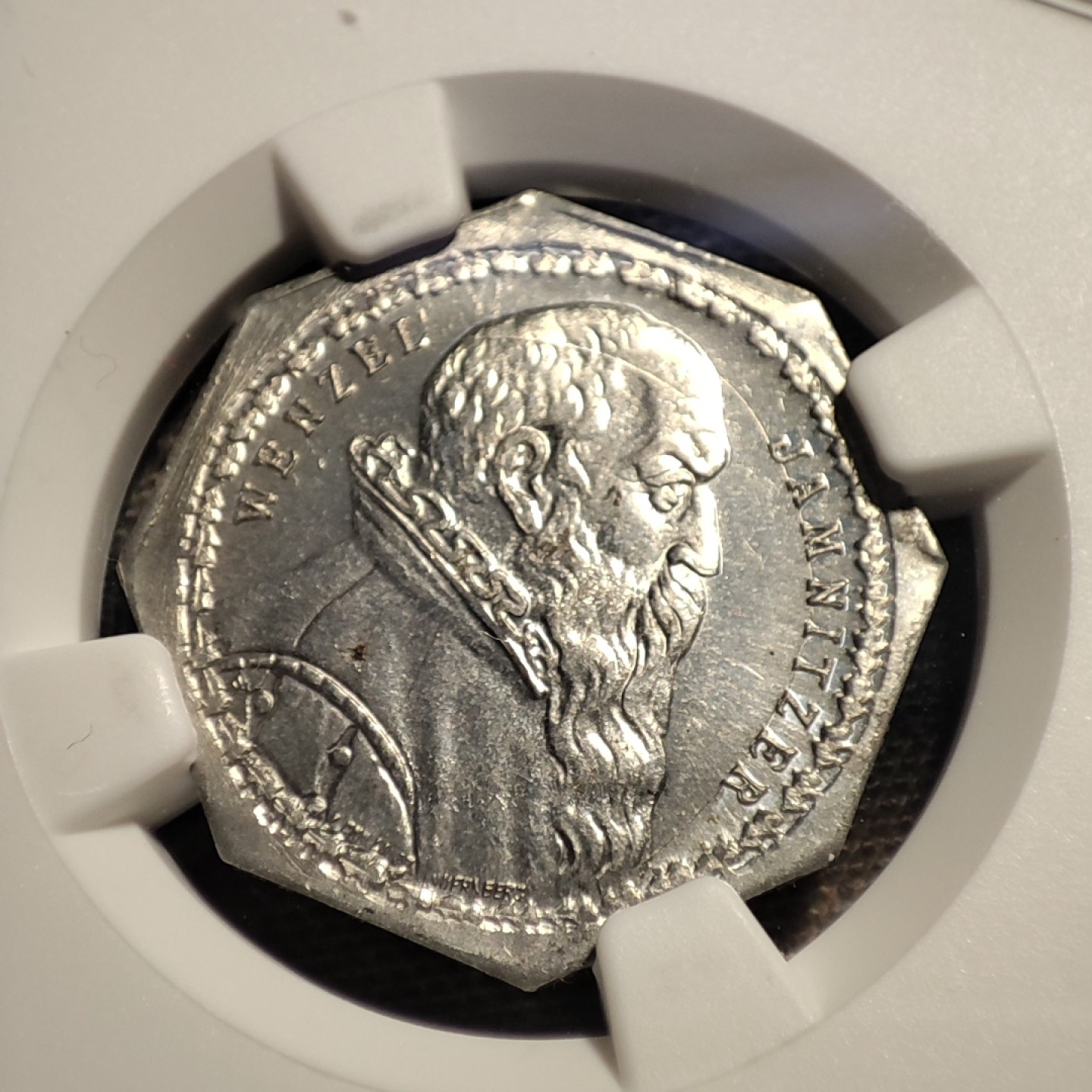 德紧纽伦堡电车代币专场，今晚九点结拍 66-47