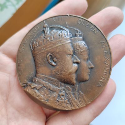 1902英国国王爱德华七世，夫妇，登基纪念大铜章，63mm，113克。 - 1902英国国王爱德华七世，夫妇，登基纪念大铜章，63mm，113克。