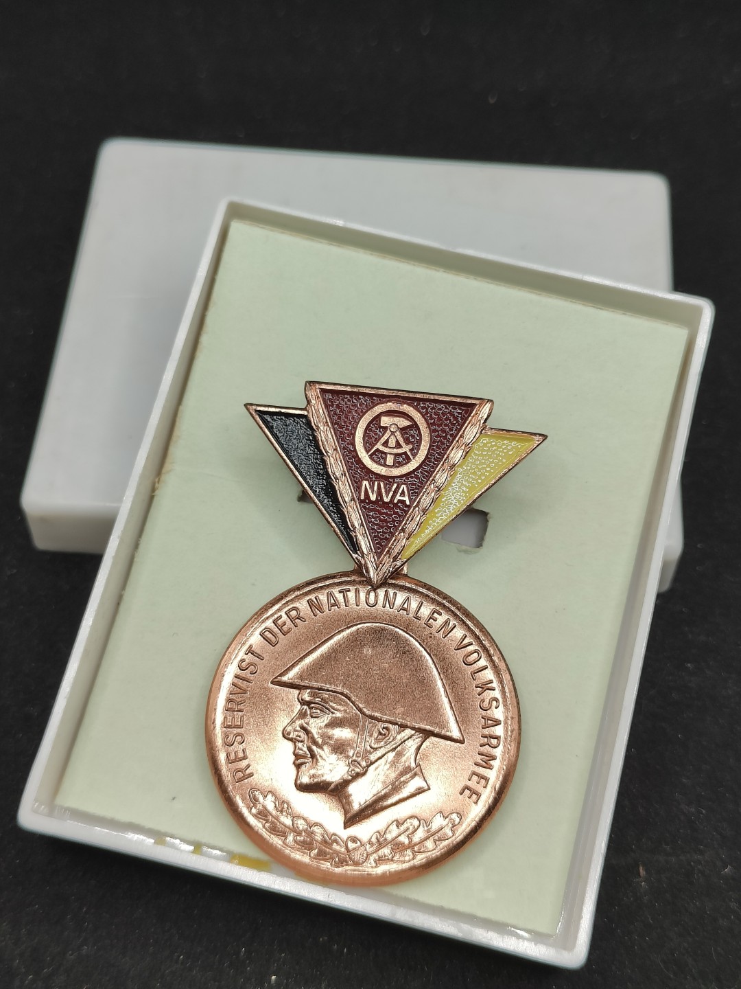 全场0元起拍 第62期 咸鱼国勋章拍卖专场 6月7日（周三）下午6：00开始 东德预备役证章 带盒