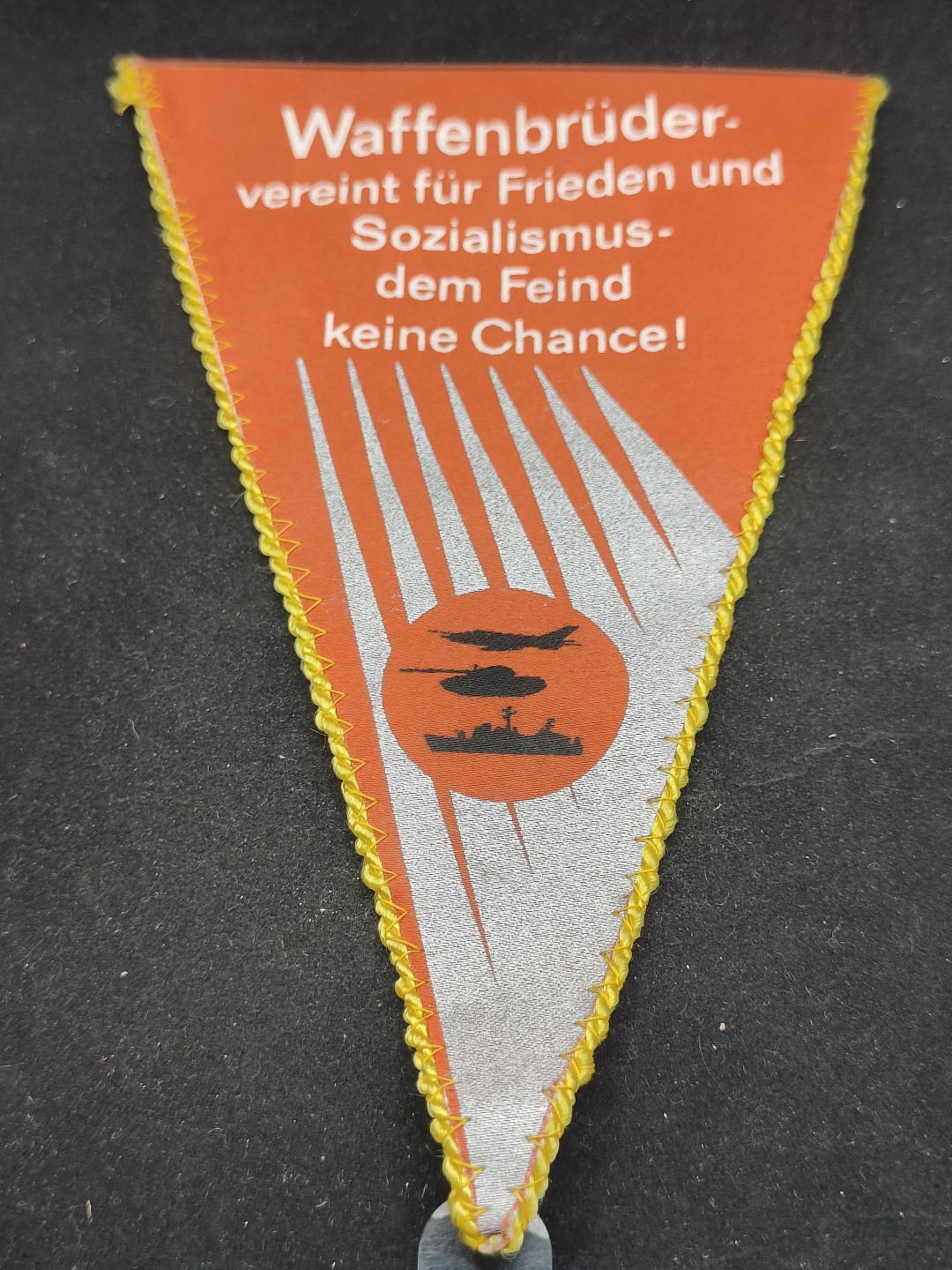 全场0元起拍 第62期 咸鱼国勋章拍卖专场 6月7日（周三）下午6：00开始 东德挂旗